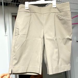 Chico's Perfect Stretch Josie 10" Slim Short Plus Size 10 Women NWT Pale Taupe